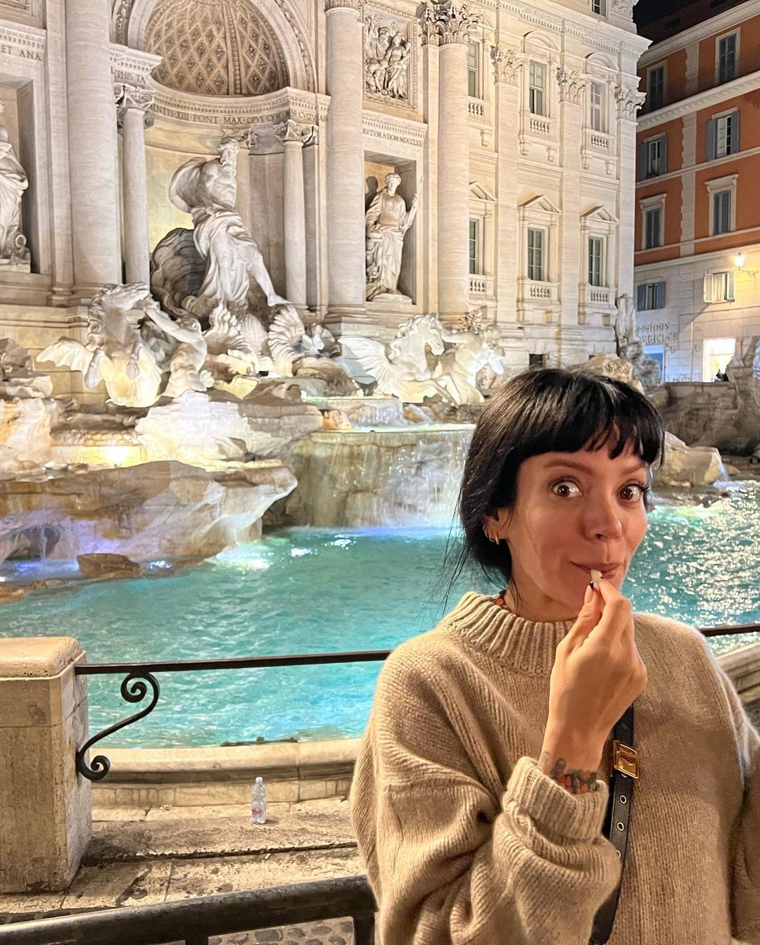 Lily Allen racconta prima volta sesso