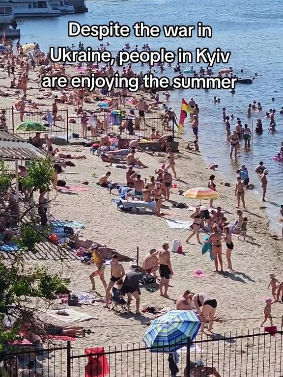 kiev spiaggia polemica guerra