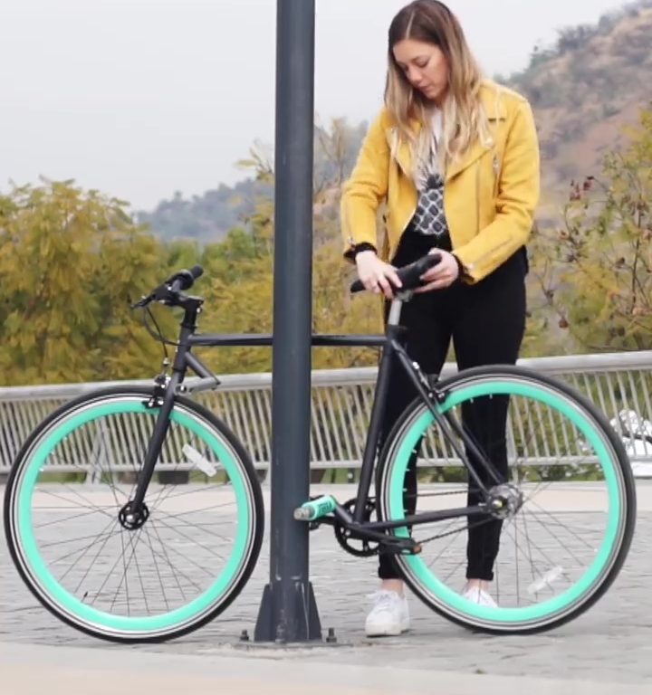 Bici impossibile da rubare, video virale sui social: ecco come funziona