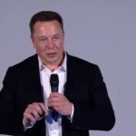 Musk cerca cavie umane per testare il chip cerebrale: nei test sono morti 1.500 animali