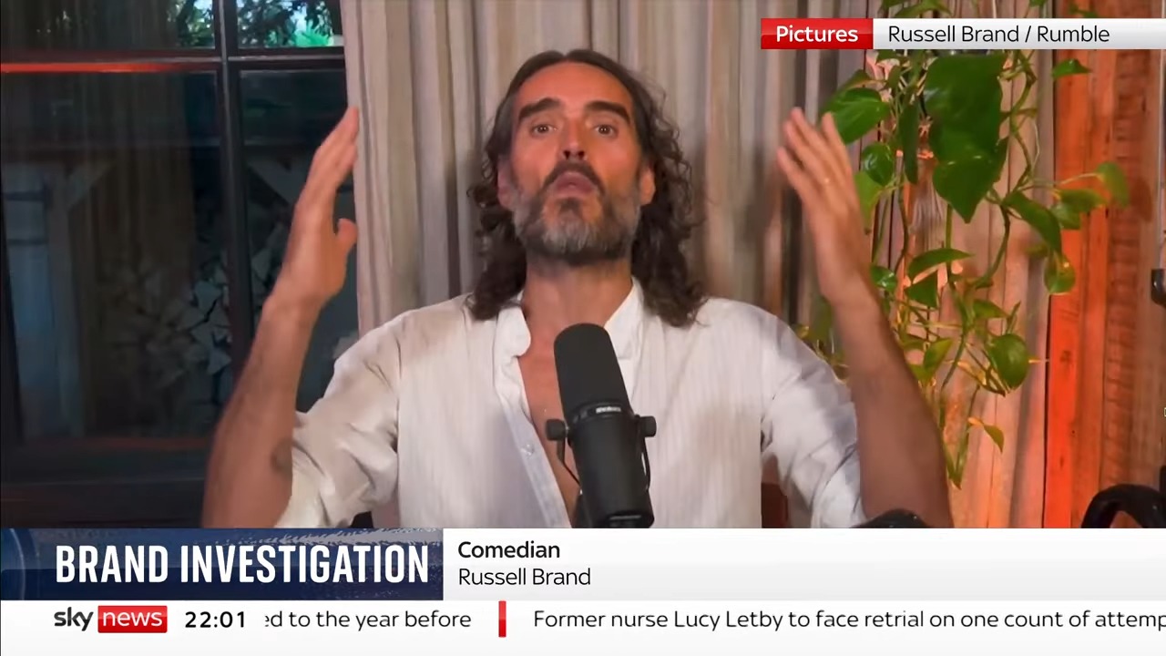 Russell Brand senza soldi chiede aiuto ai fan: "Bastano 60 dollari"