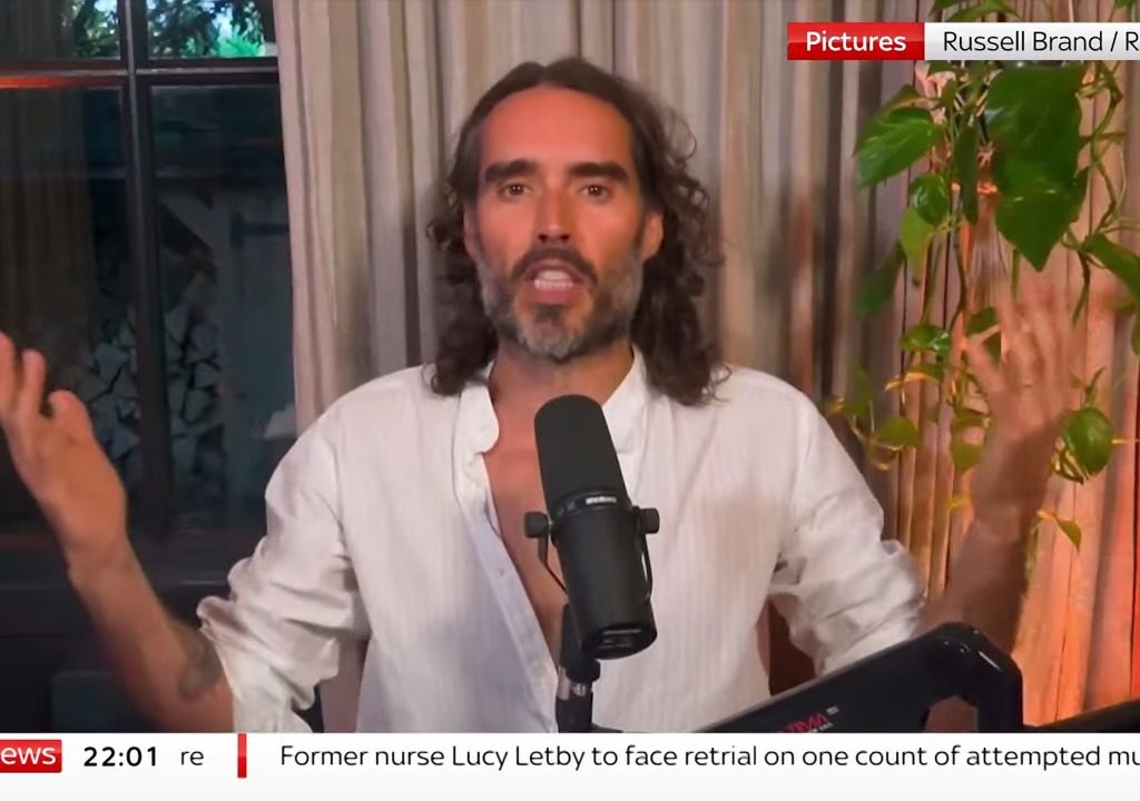 Russell Brand senza soldi chiede aiuto ai fan