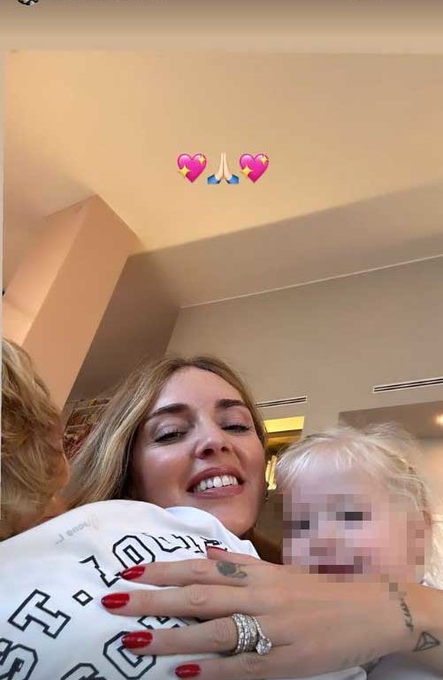 La santé de Fedez est préoccupante, Chiara Ferragni revient de Paris