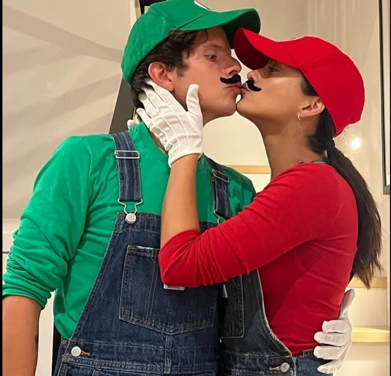 Das Halloween-Kleid von Camila Mendes und Rudy Mancuso