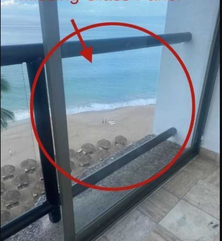 Bimbo precipita dal 9° piano di un hotel: al balcone mancava la barriera