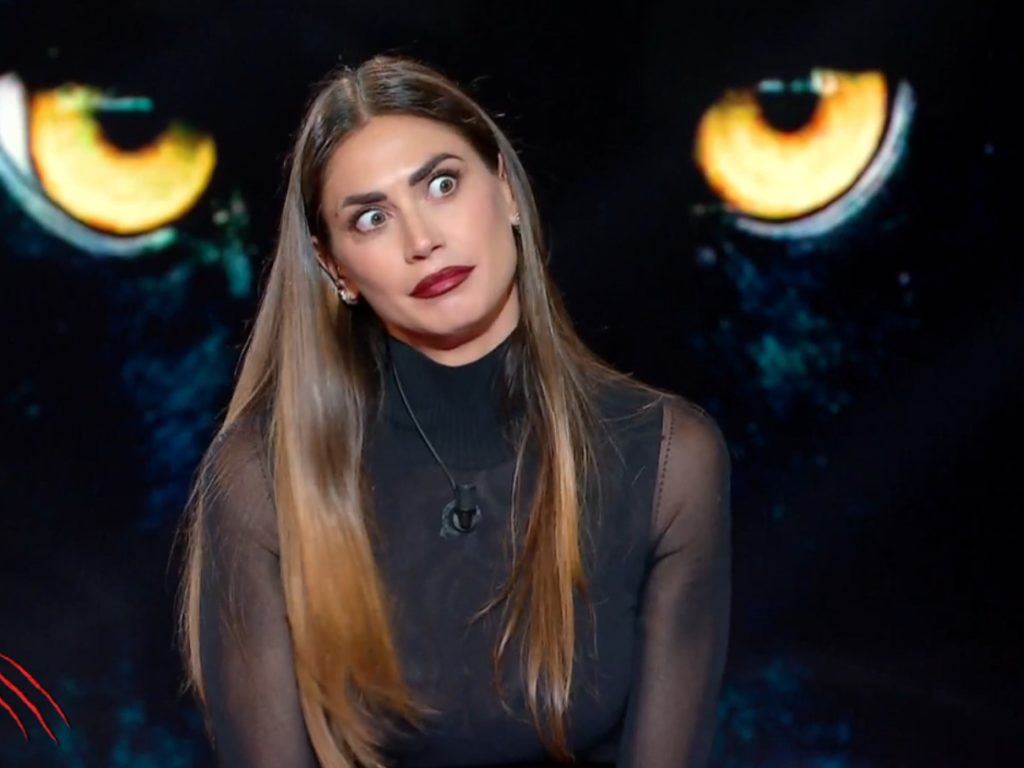 Melissa Satta zu Belve, das peinliche Detail vor Fagnani