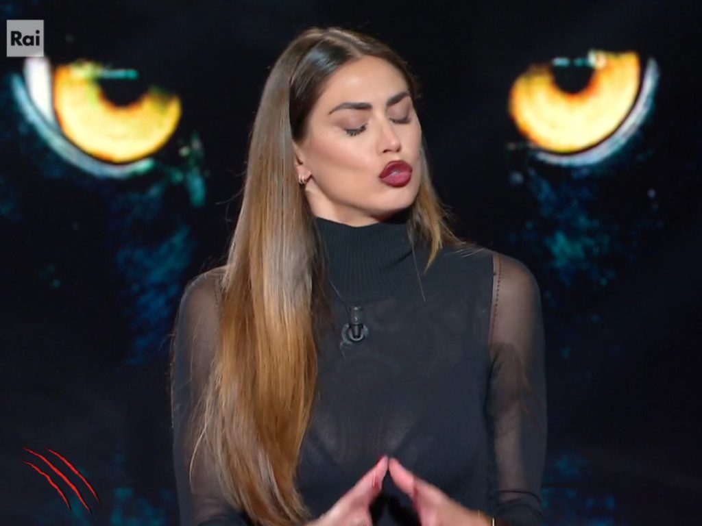 Melissa Satta zu Belve, das peinliche Detail vor Fagnani