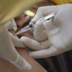 Studio rivela: vaccini Covid creano danni alle cellule cardiache nelle prime 48 ore