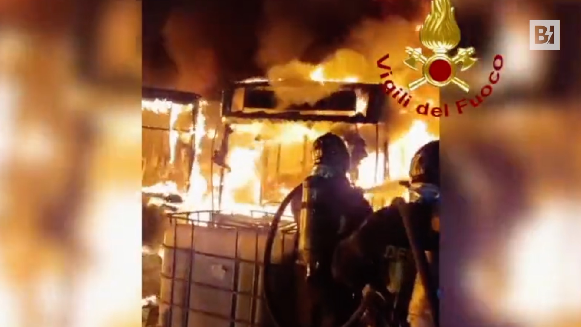 Incendio en Roma, cinco autobuses y un autobús escolar…