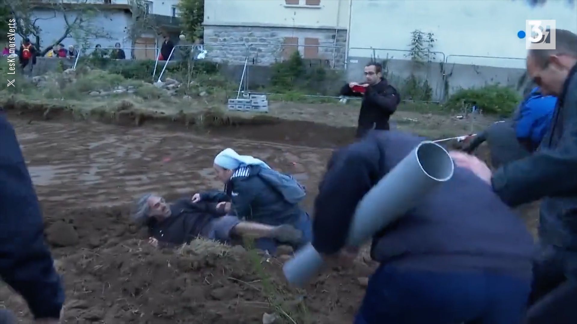 Protestas por nueva iglesia y ataque a…