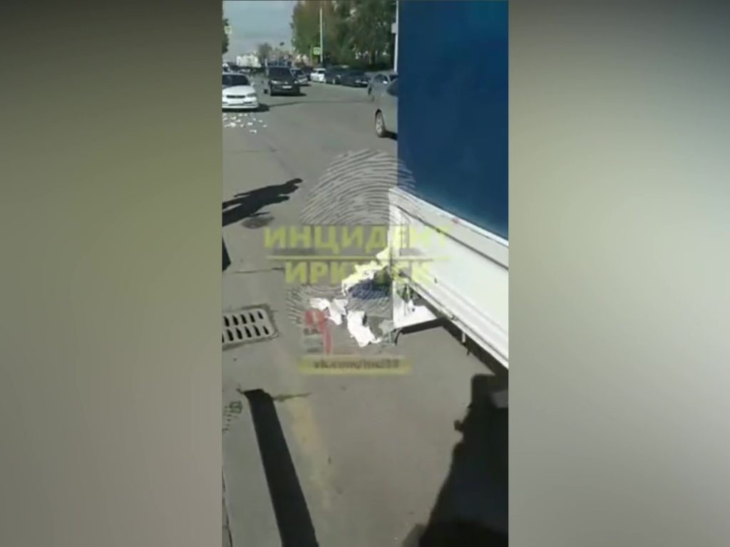 Truck verliert seine Vaginaladung: das versaute Video