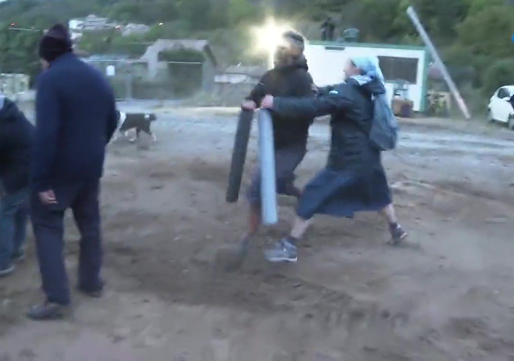 Manifestations pour une nouvelle église, le tacle d'une religieuse à un manifestant est viral