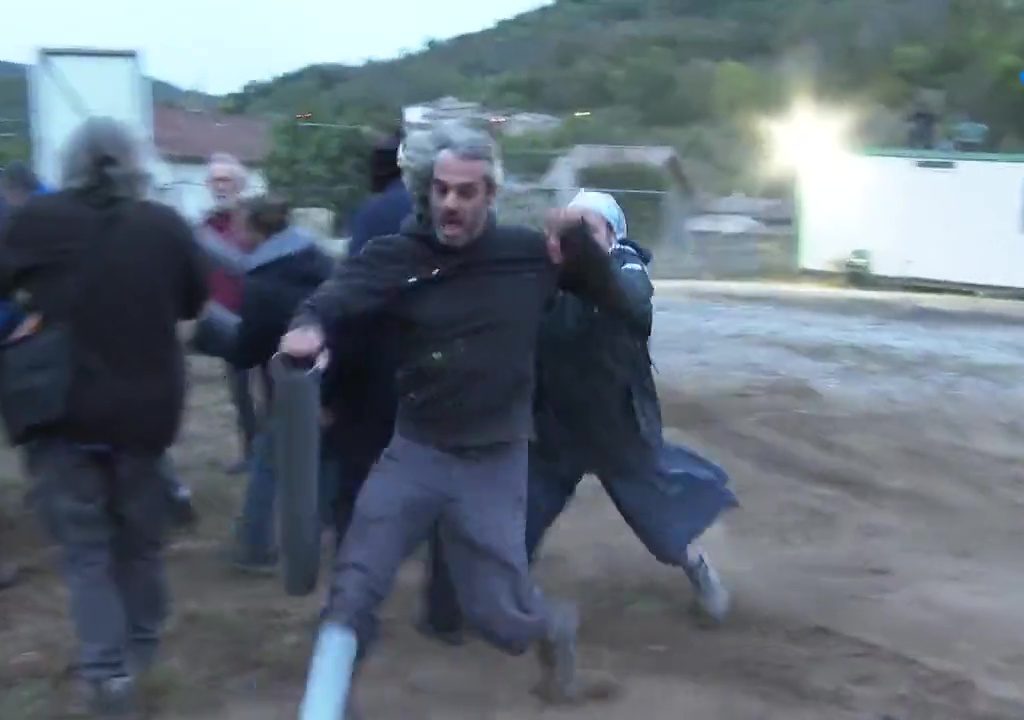 Protestas por una nueva iglesia, la entrada de una monja a un manifestante se vuelve viral