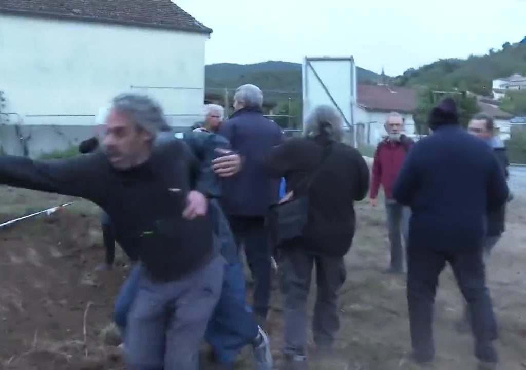 Manifestations pour une nouvelle église, le tacle d'une religieuse à un manifestant est viral