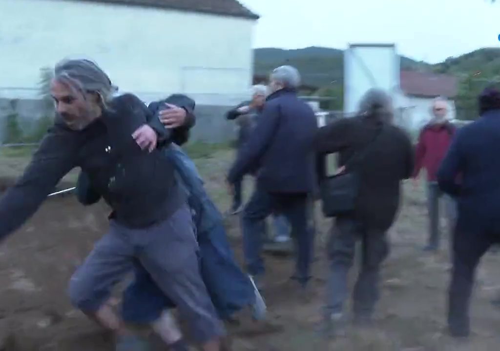 Manifestations pour une nouvelle église, le tacle d'une religieuse à un manifestant est viral