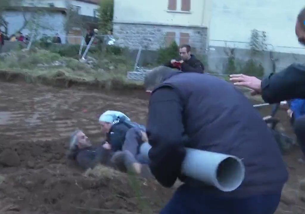 Manifestations pour une nouvelle église, le tacle d'une religieuse à un manifestant est viral