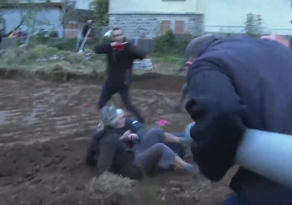 Manifestations pour une nouvelle église, le tacle d'une religieuse à un manifestant est viral