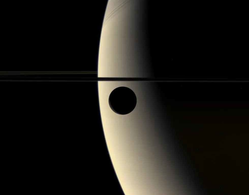 Gli anelli di Saturno stanno per scomparire: la Nasa spiega il fenomeno