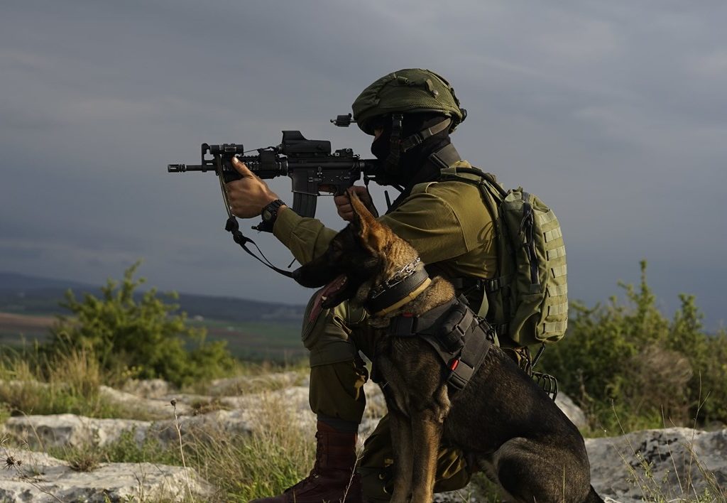 Israele addestra cani killer per sbranare terroristi di Hamas nei tunnel di Gaza