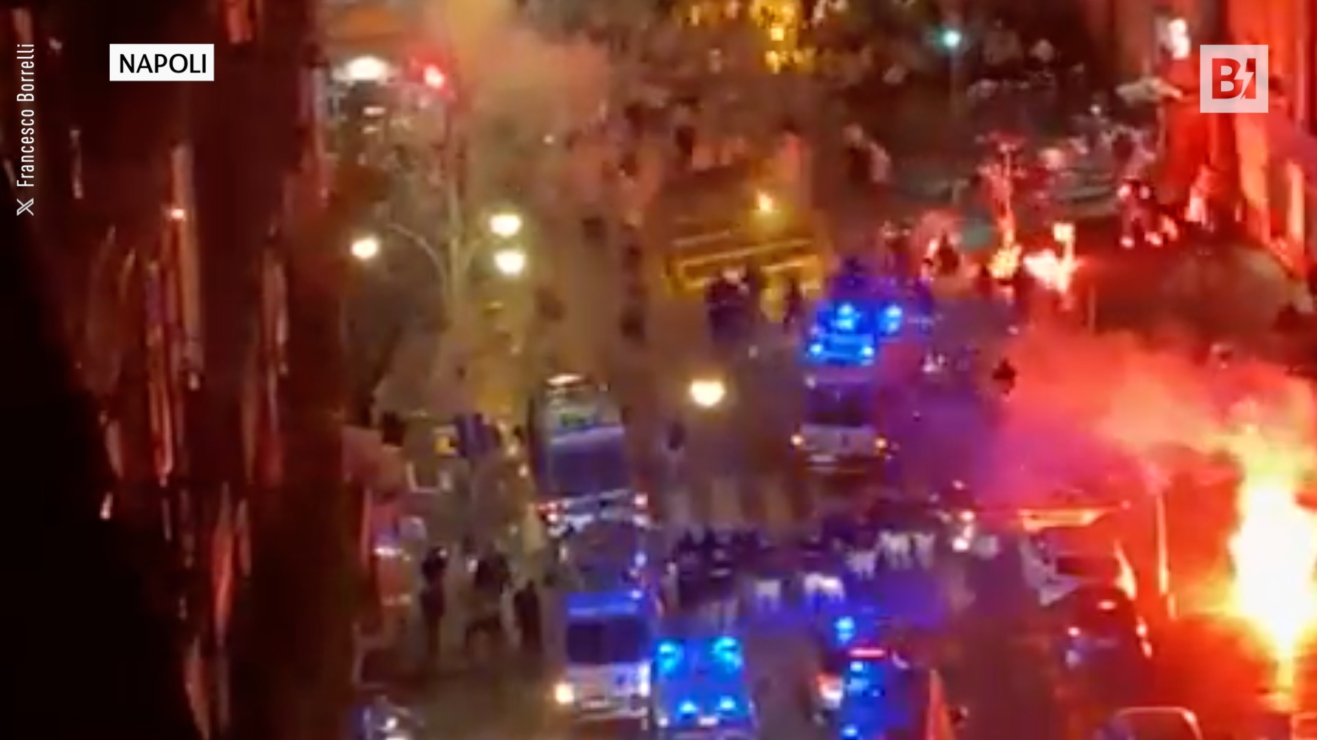 Guerra de guerrillas en el centro de Nápoles, enfrentamientos entre hinchas…