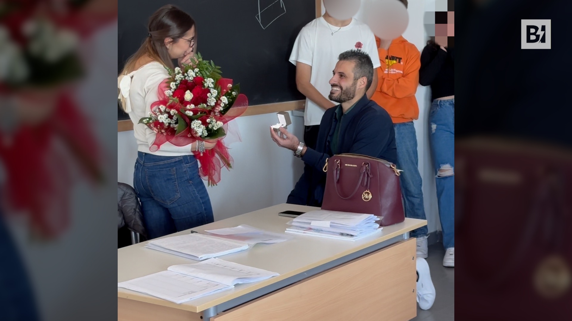 Propuesta de matrimonio en clase (con la ayuda de…