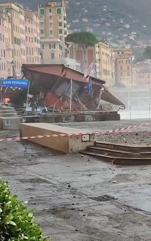 Une onde de tempête à Camogli détruit un restaurant de fiction historique de la Rai : vidéo virale