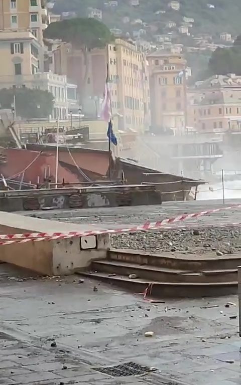 Une onde de tempête à Camogli détruit un restaurant de fiction historique de la Rai : vidéo virale