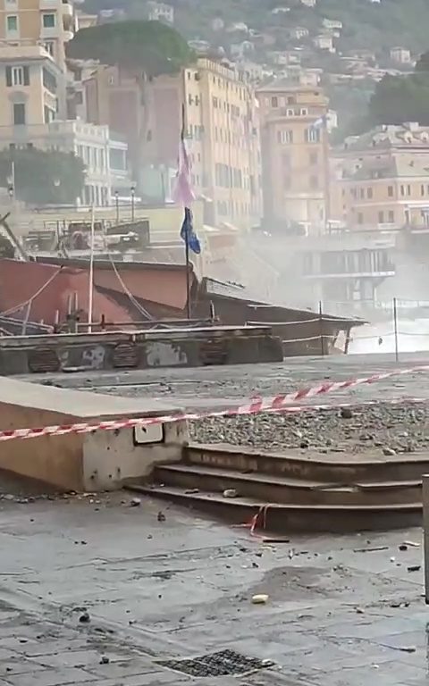 Une onde de tempête à Camogli détruit un restaurant de fiction historique de la Rai : vidéo virale