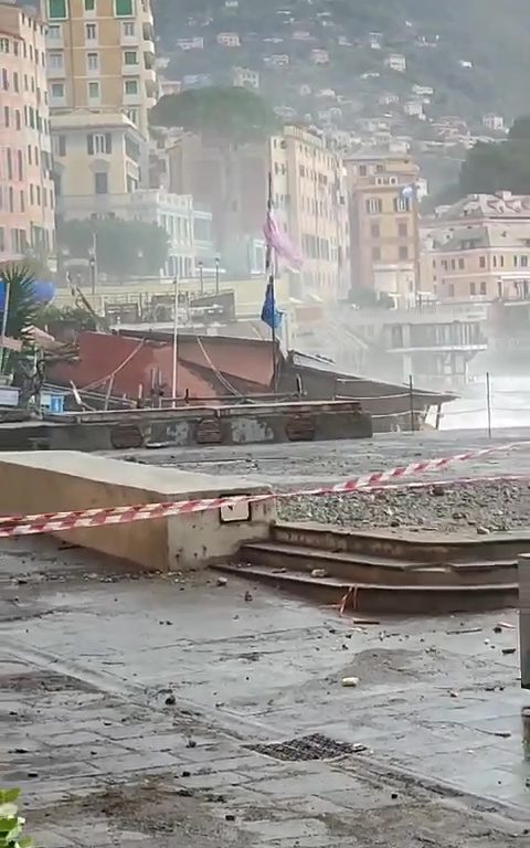 Une onde de tempête à Camogli détruit un restaurant de fiction historique de la Rai : vidéo virale