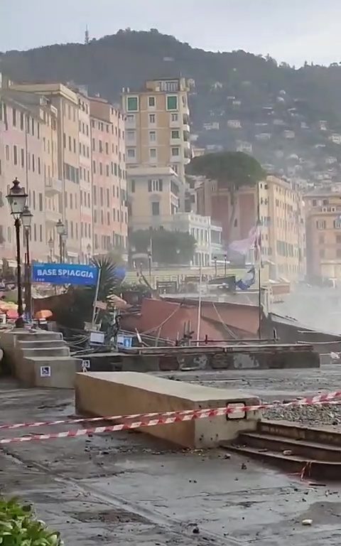 Une onde de tempête à Camogli détruit un restaurant de fiction historique de la Rai : vidéo virale