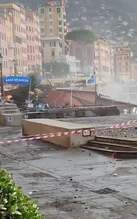 Une onde de tempête à Camogli détruit un restaurant de fiction historique de la Rai : vidéo virale