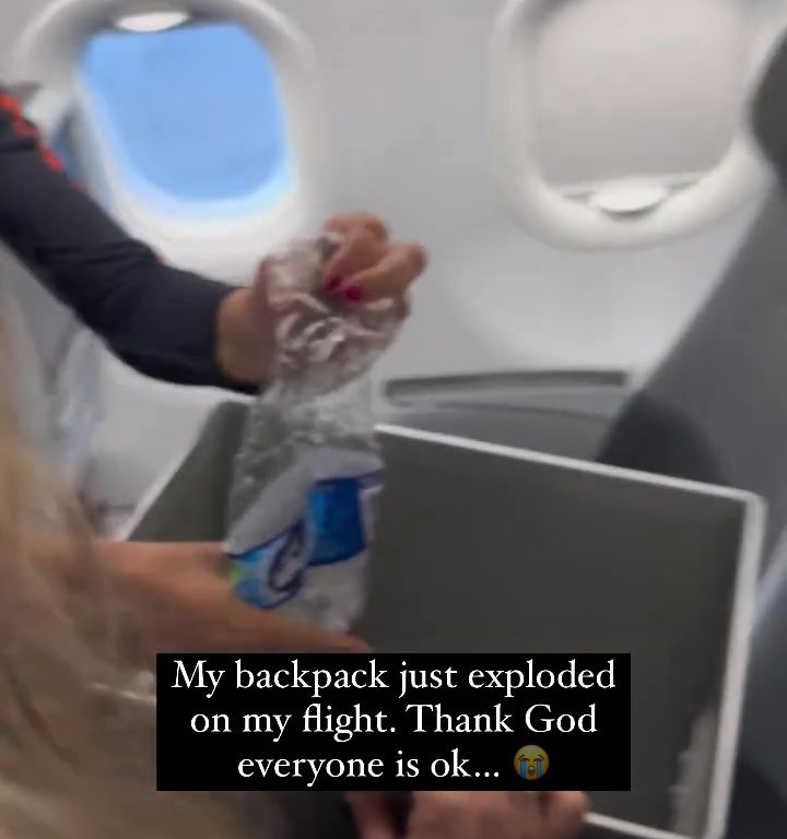 La powerbank de una influencer se incendia en un avión: pánico a bordo