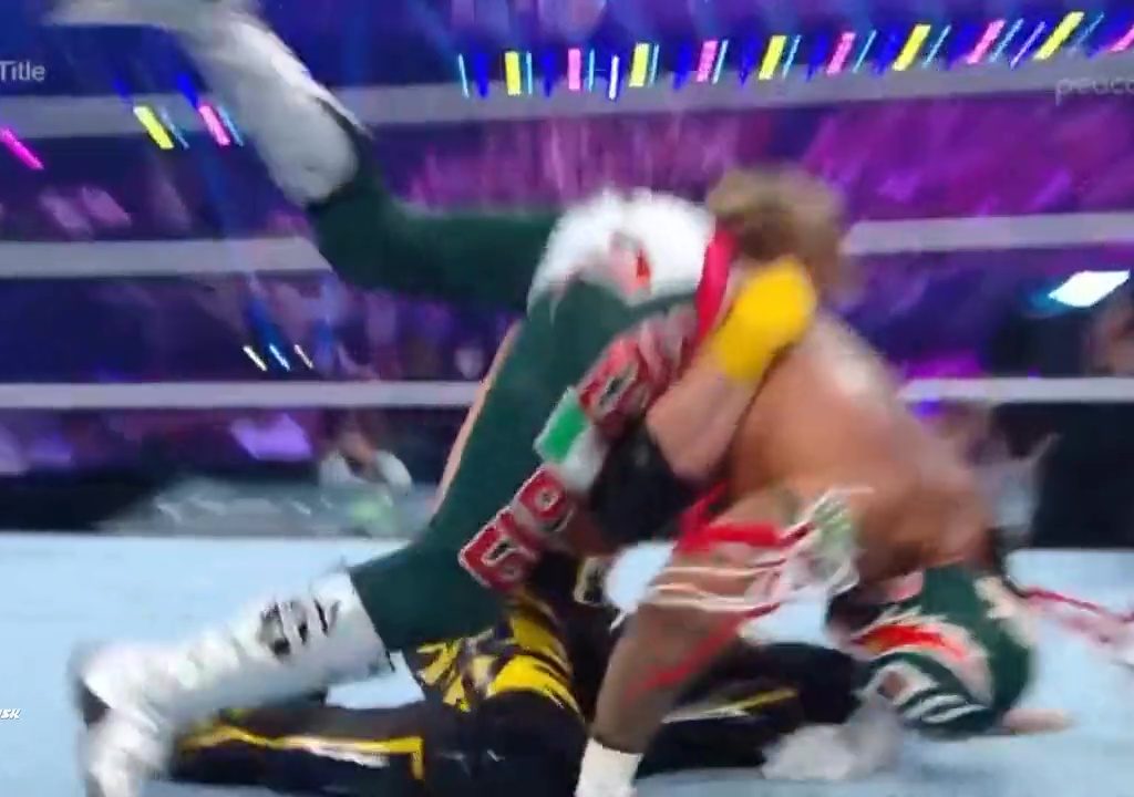 Wrestler Rey Mysterio riskiert, im Ring zu sterben: gerettet von Logan Paul