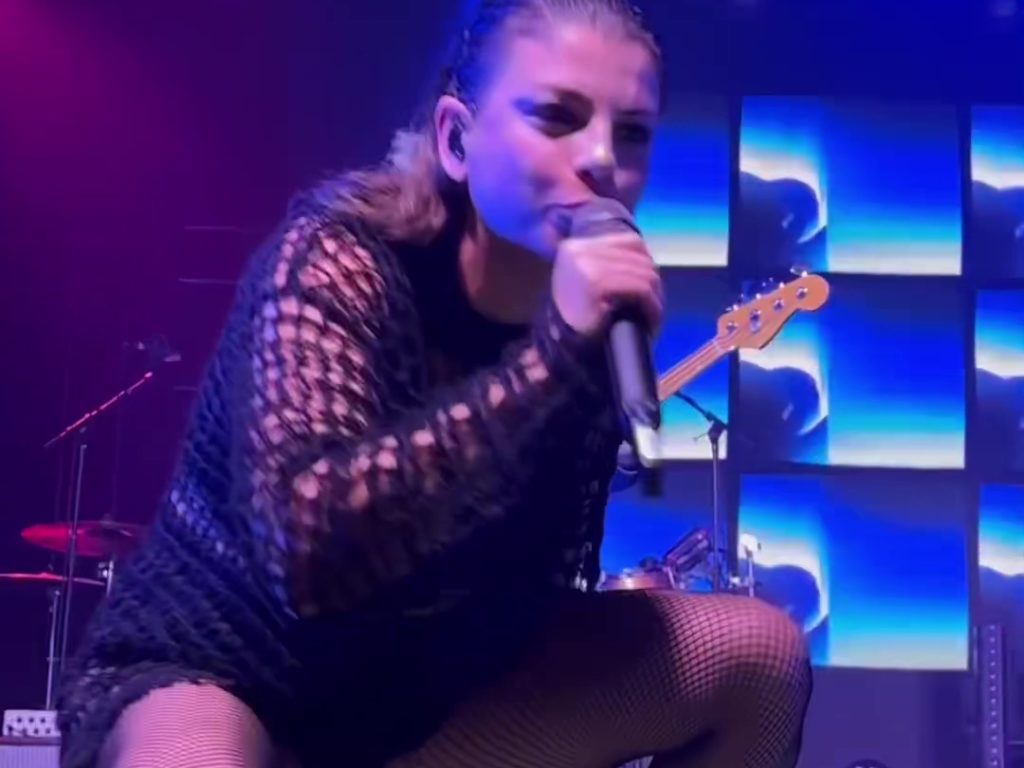 Emma Marrone ist immer noch Opfer von Bodyshaming: „Hast du zu viel gegessen?“