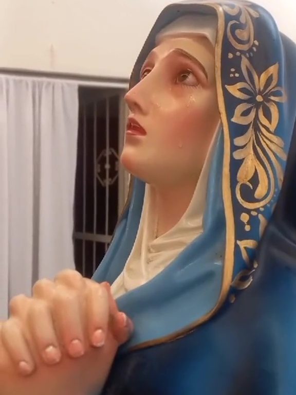 Spunta in Messico una nuova Madonna di Trevignano: piange a dirotto