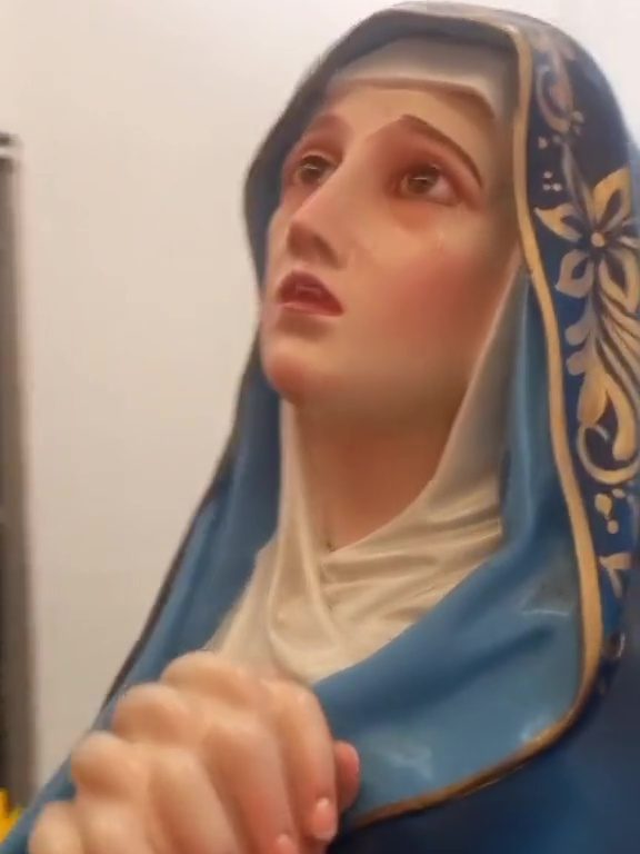 Spunta in Messico una nuova Madonna di Trevignano: piange a dirotto