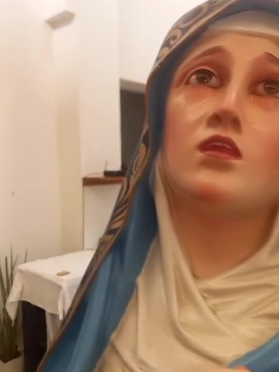 Spunta in Messico una nuova Madonna di Trevignano: piange a dirotto