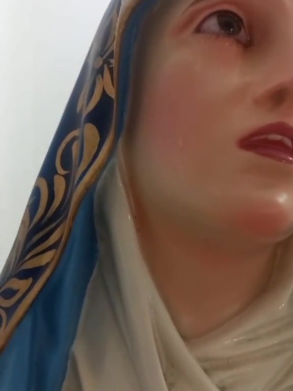 Spunta in Messico una nuova Madonna di Trevignano: piange a dirotto