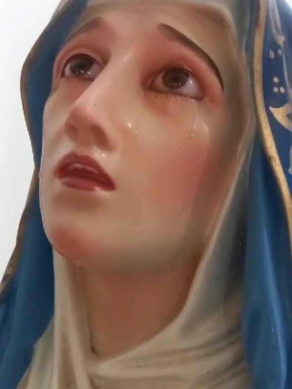 Spunta in Messico una nuova Madonna di Trevignano: piange a dirotto