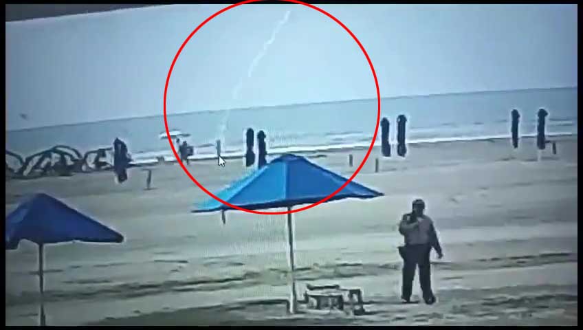 Camina por la orilla del mar y un rayo la mata: el impactante video