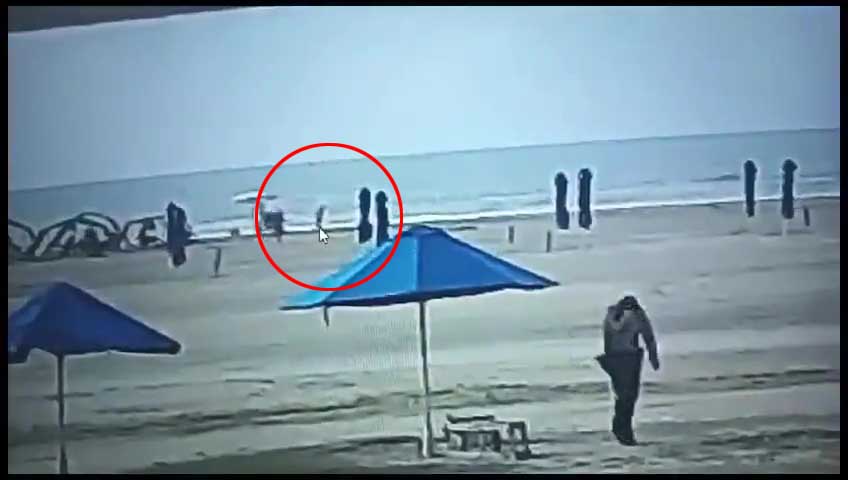 Elle marche sur le rivage et est tuée par la foudre : la vidéo choc