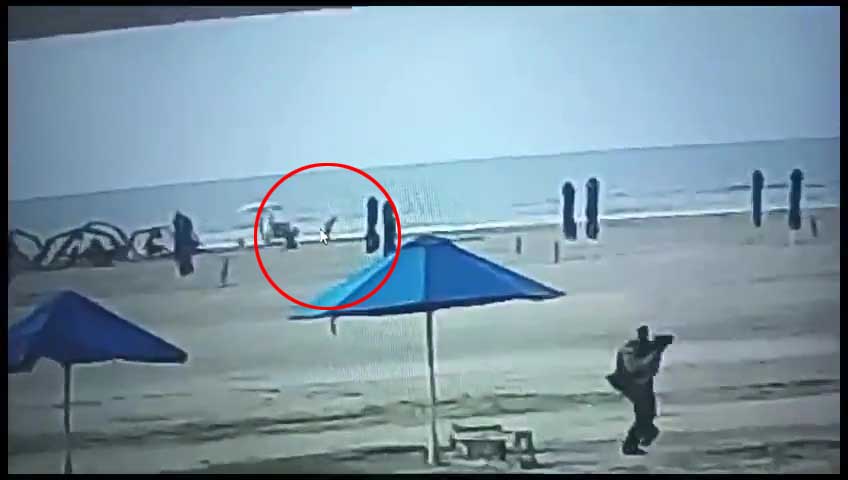 Elle marche sur le rivage et est tuée par la foudre : la vidéo choc