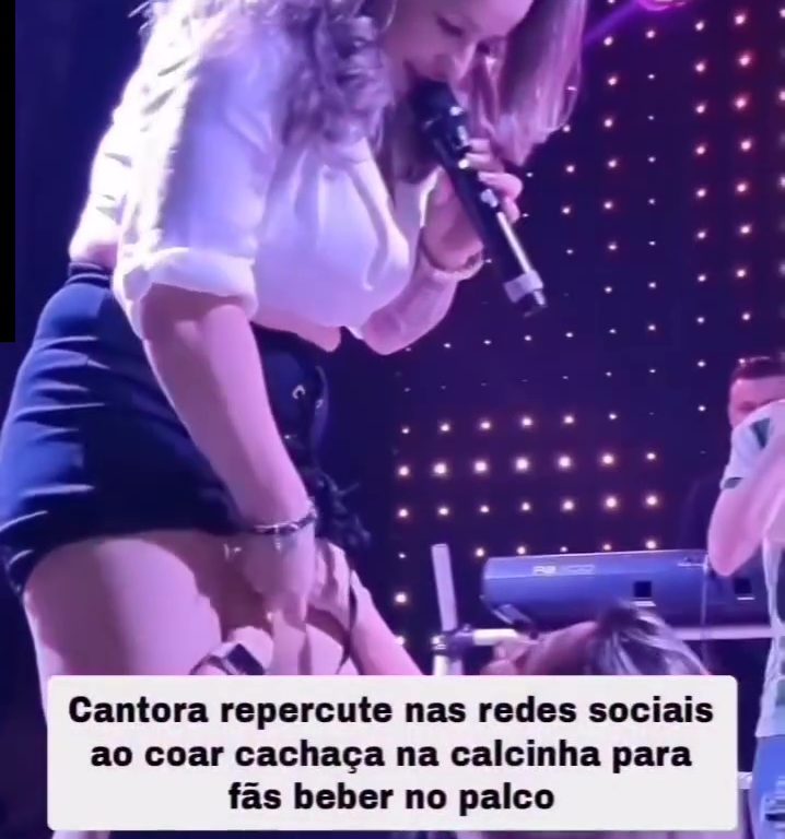 A la cantante le quitan las bragas sus fans en los conciertos y se hace famosa