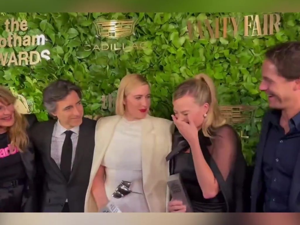 Margot Robbie in imbarazzo per il marito: le strizza la chiappa in diretta