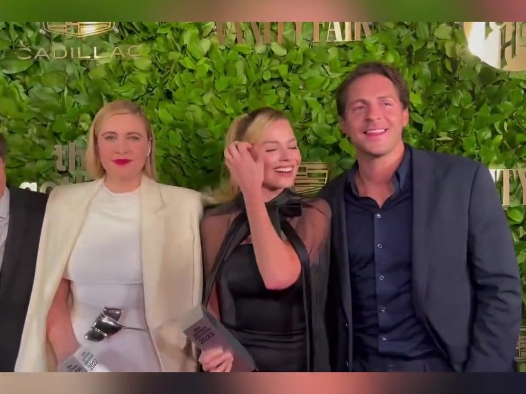 Margot Robbie in imbarazzo per il marito: le strizza la chiappa in diretta