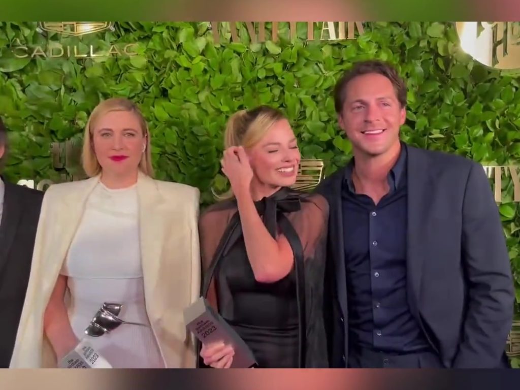 Margot Robbie in imbarazzo per il marito: le strizza la chiappa in diretta