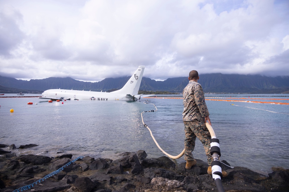 Recuperato l'aereo spia Usa precipitato sulle Hawaii: danni a barriera corallina