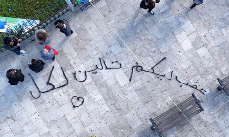 Siracusa, escritura ofensiva en árabe sobre el monumento: bendita s..chia a los italianos