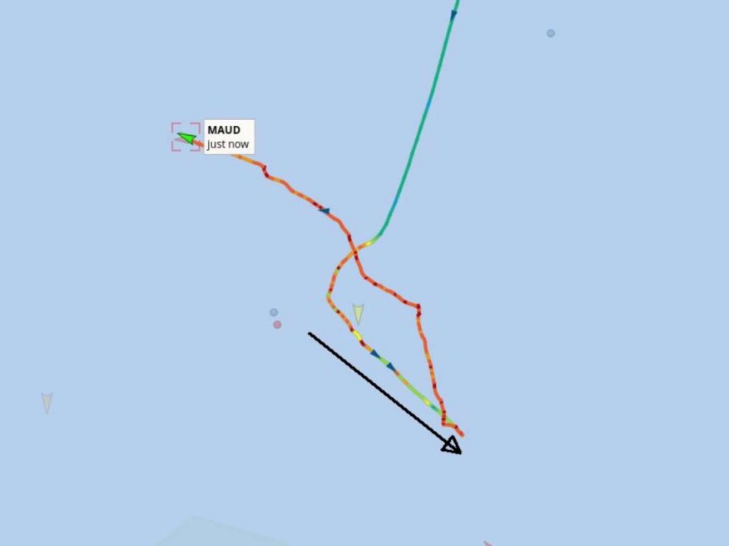 Crucero a la deriva: olas rebeldes en el casco, vídeo impactante