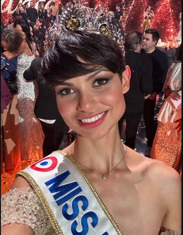 Miss France critiquée pour n'avoir pas de seins et "ressembler à une trans"